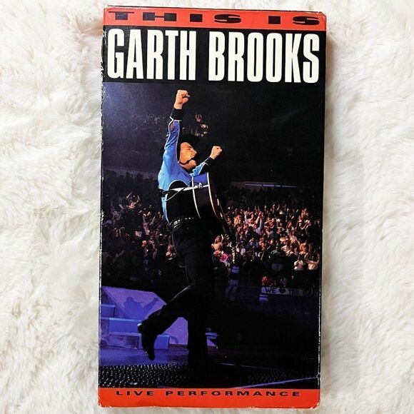 🔮 5/$25 This‎ Is Garth Brooks VHS Tape - Picture 2 of 3